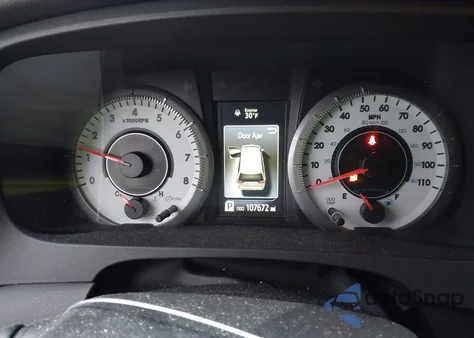 2015 Toyota Sienna Se 8 Passenger z USA, uszkodzony, nr VIN 5TDXK3DC7FS676479